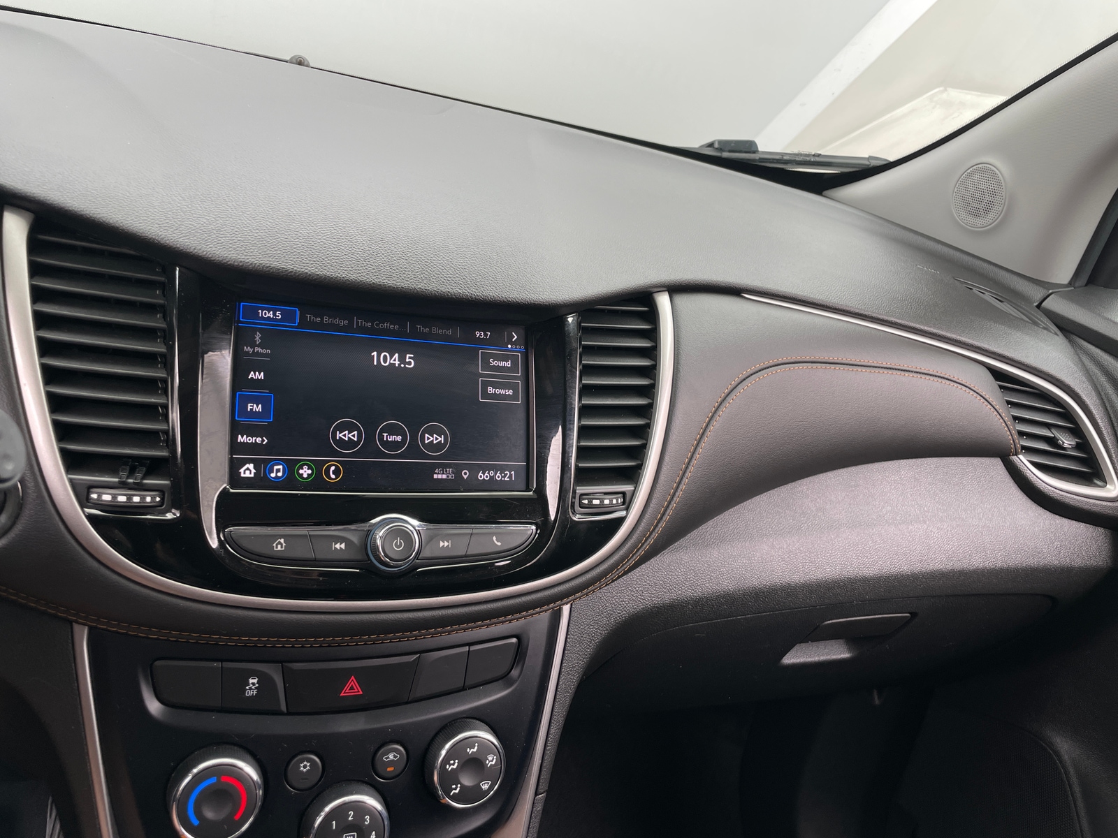 Thumbnail: 2020 Chevrolet Trax - 3