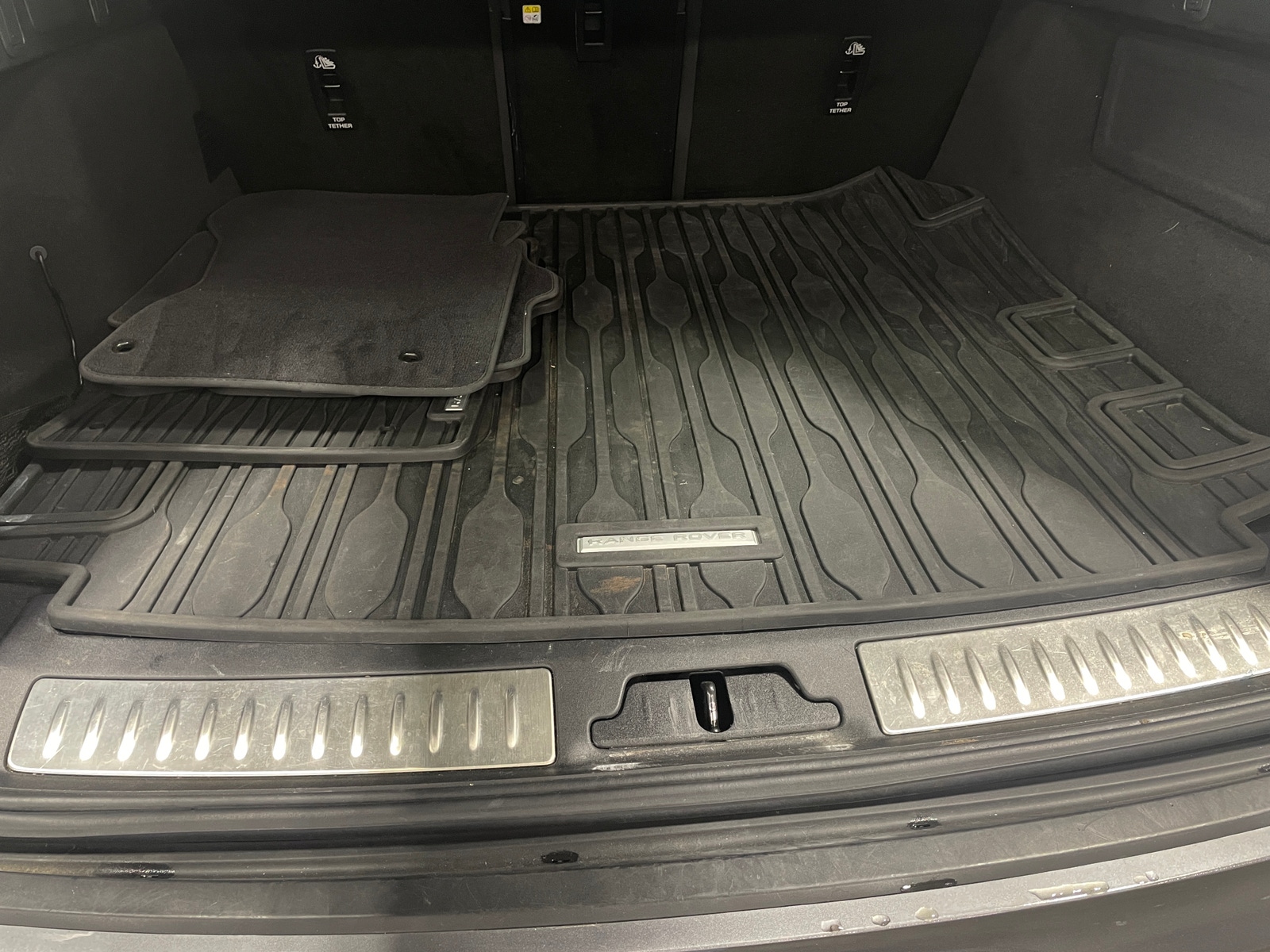Thumbnail: 2022 Land Rover Range Rover Velar - 6