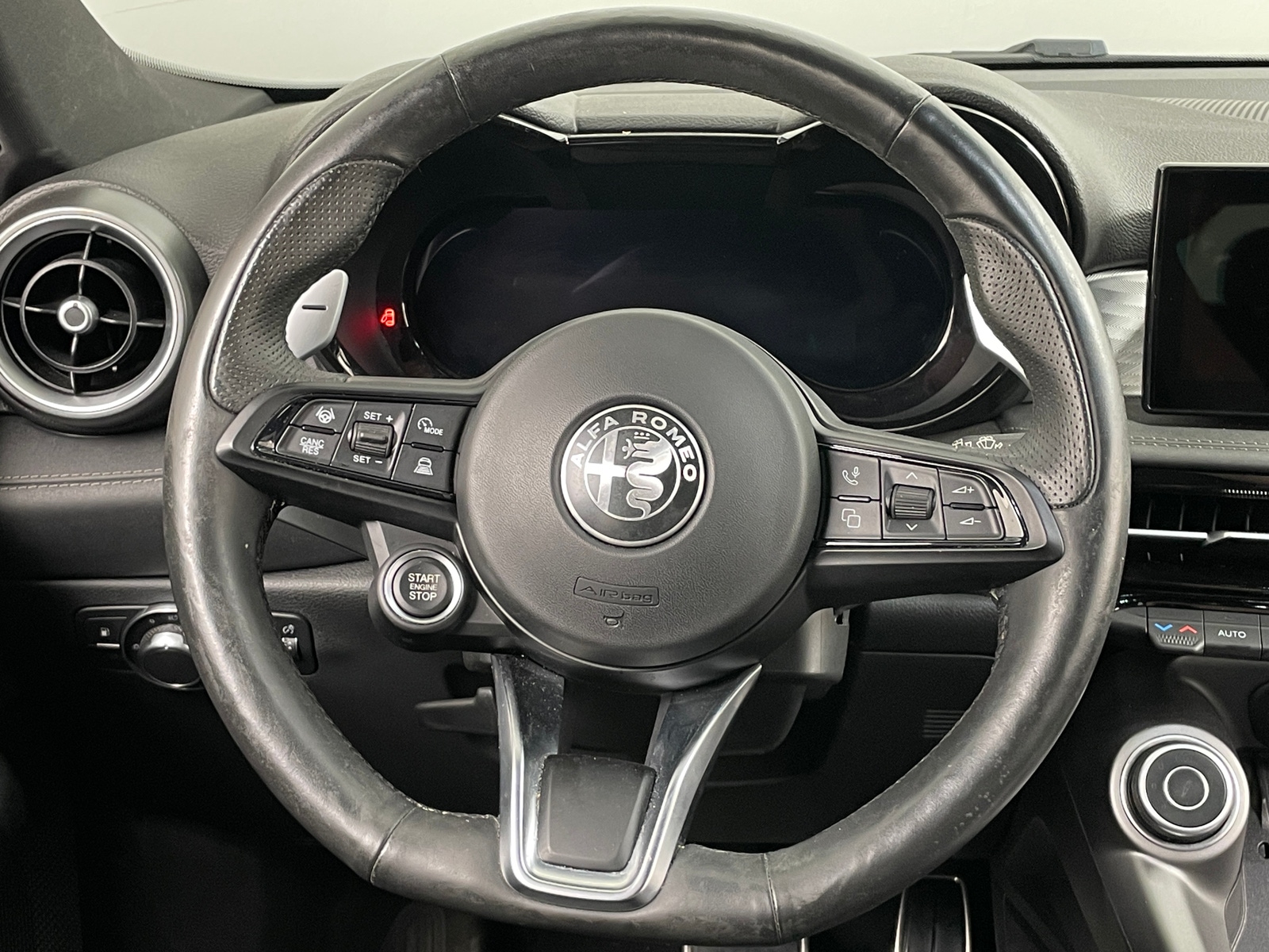 Thumbnail: 2024 Alfa Romeo Tonale - 4