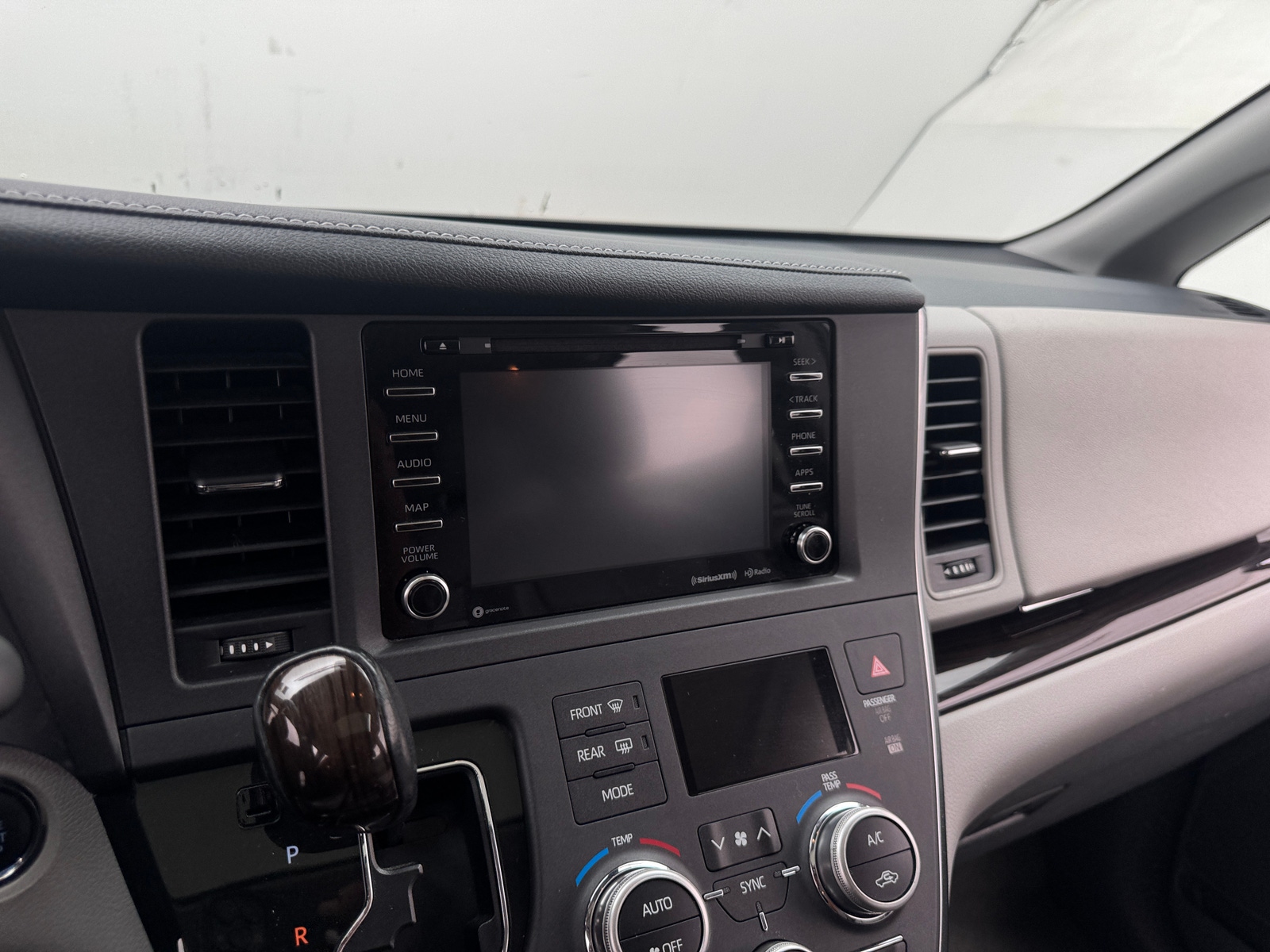 Thumbnail: 2019 Toyota Sienna - 3