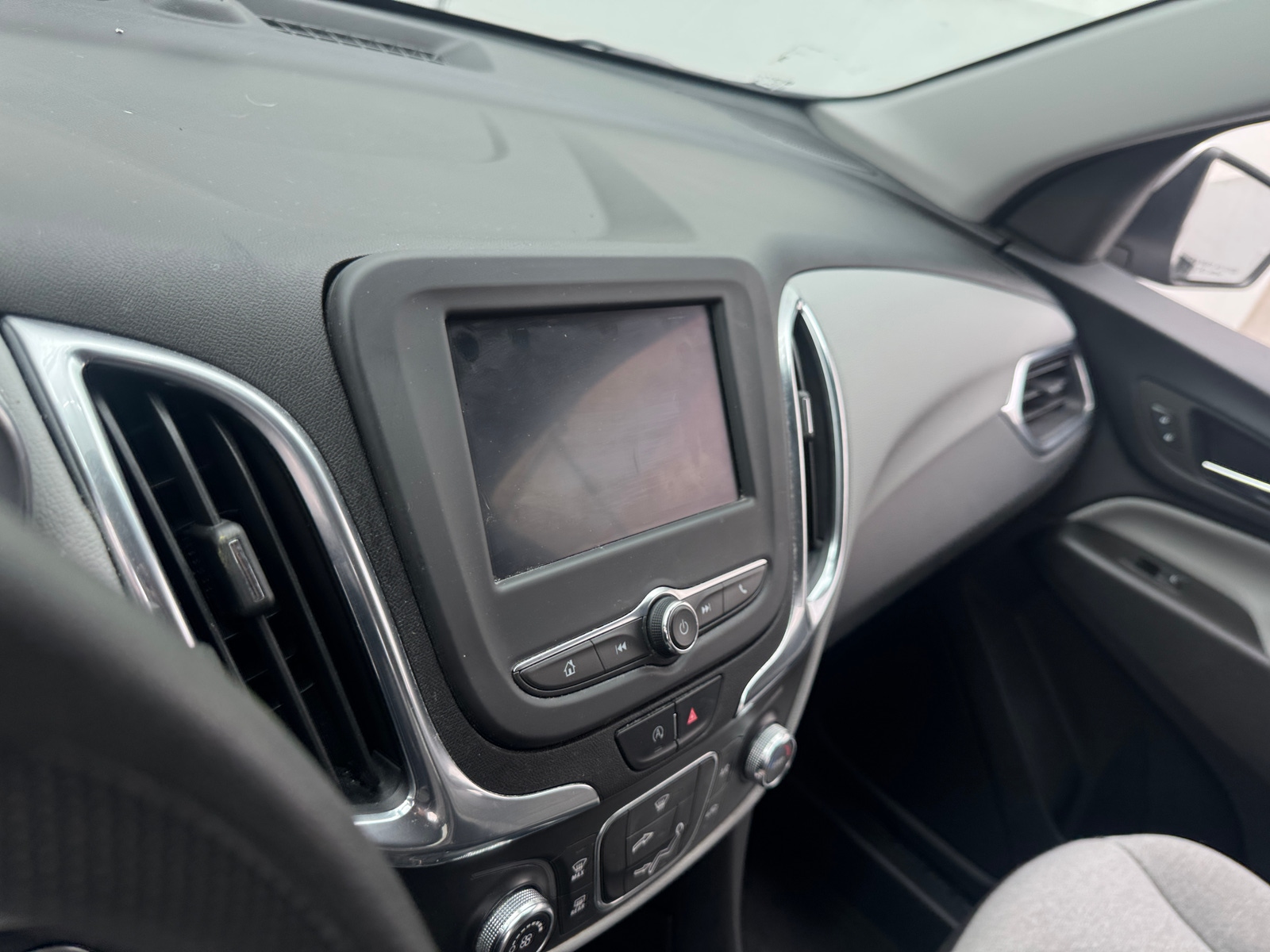 Thumbnail: 2022 Chevrolet Equinox - 4