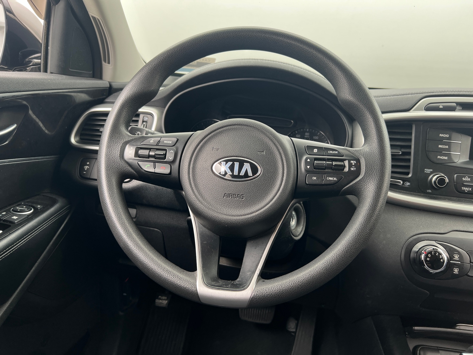 Thumbnail: 2017 Kia Sorento - 5
