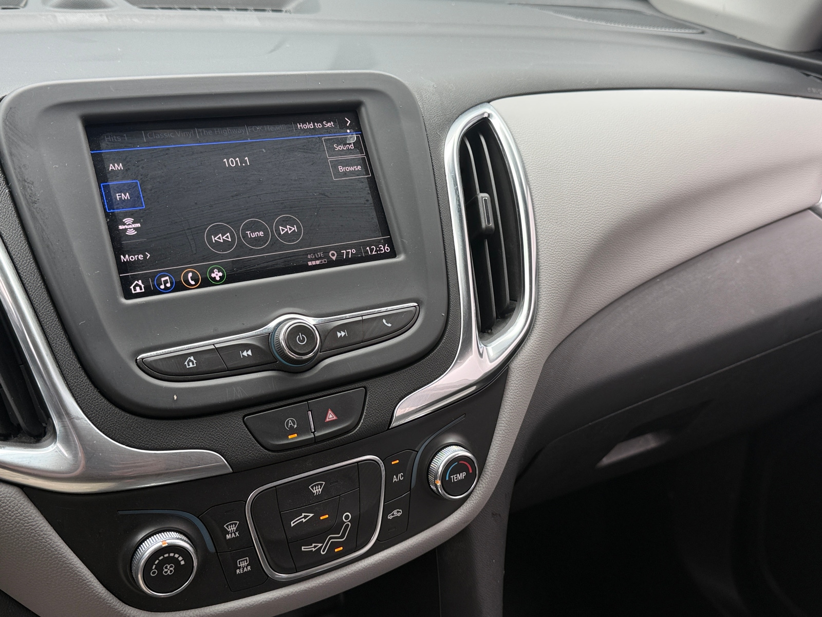 Thumbnail: 2022 Chevrolet Equinox - 4