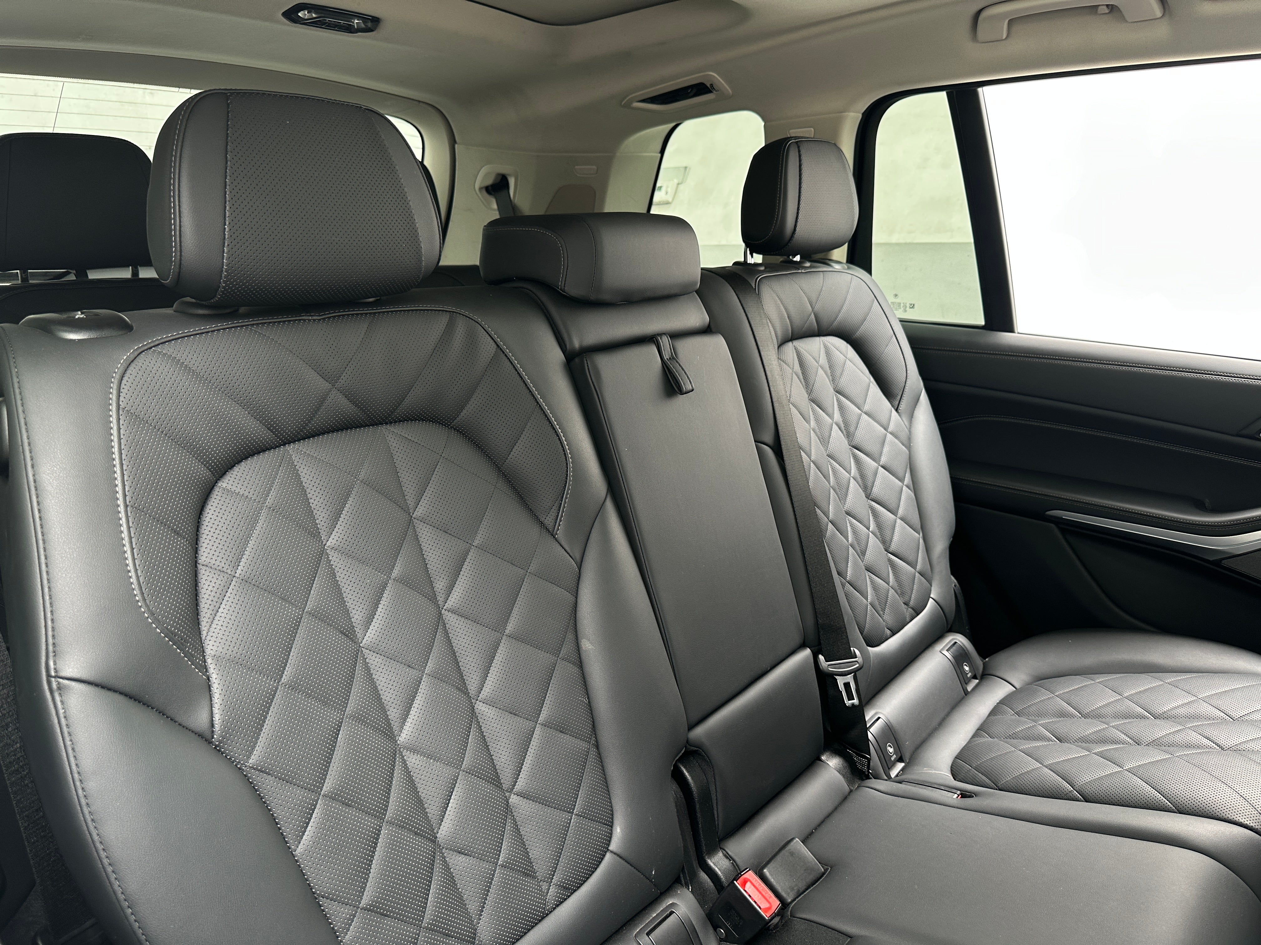 2025 BMW X7 40i