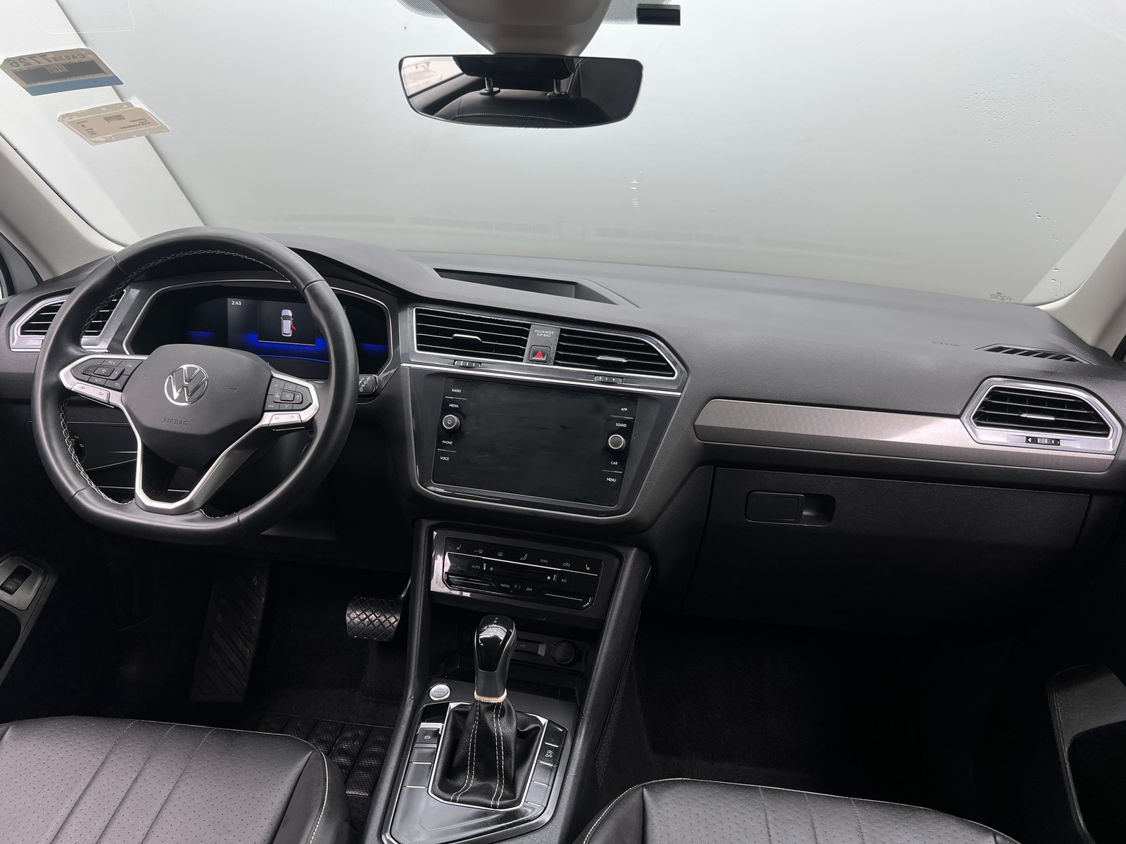 Thumbnail: 2022 Volkswagen Tiguan - 3