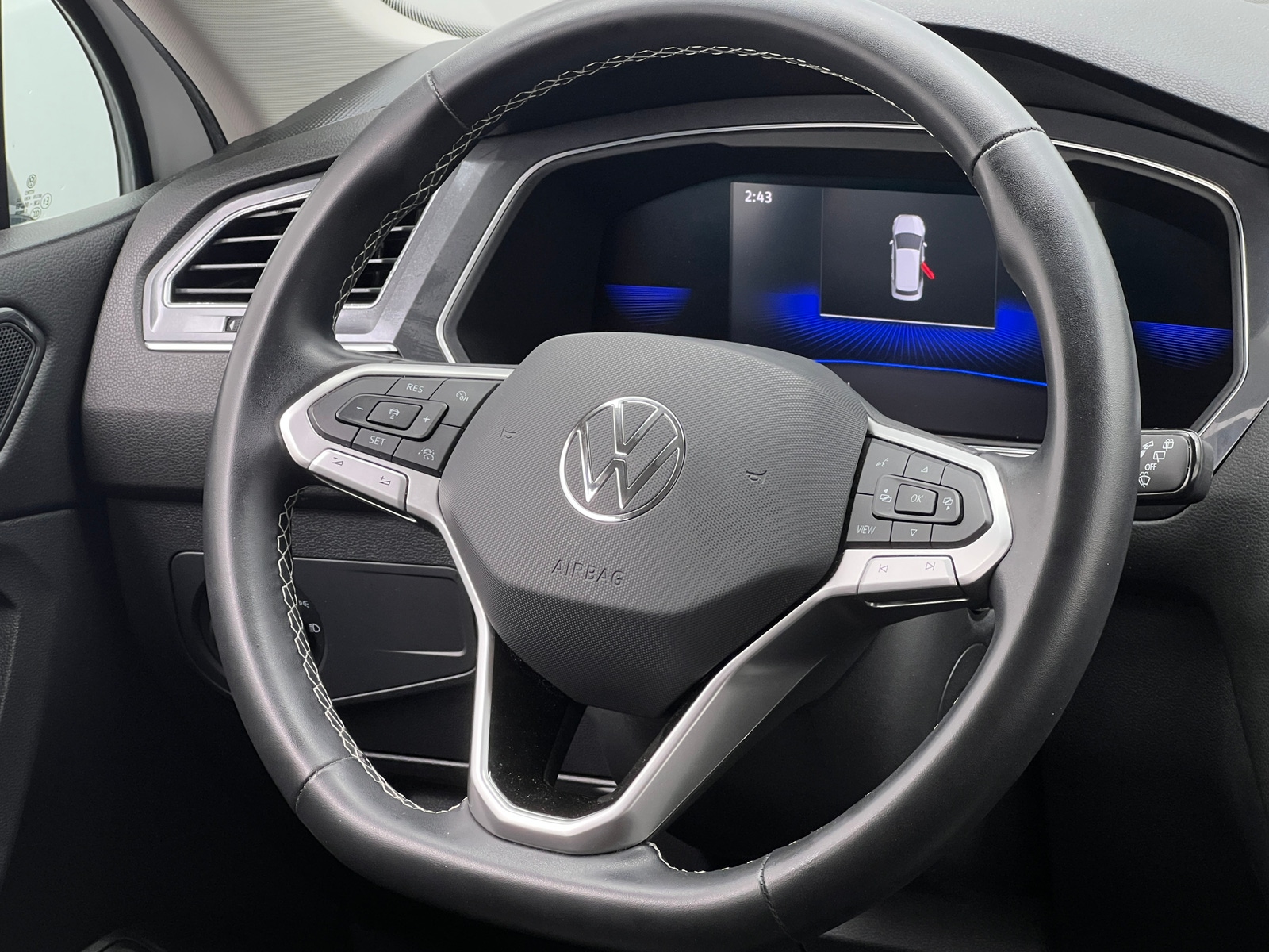 Thumbnail: 2022 Volkswagen Tiguan - 5