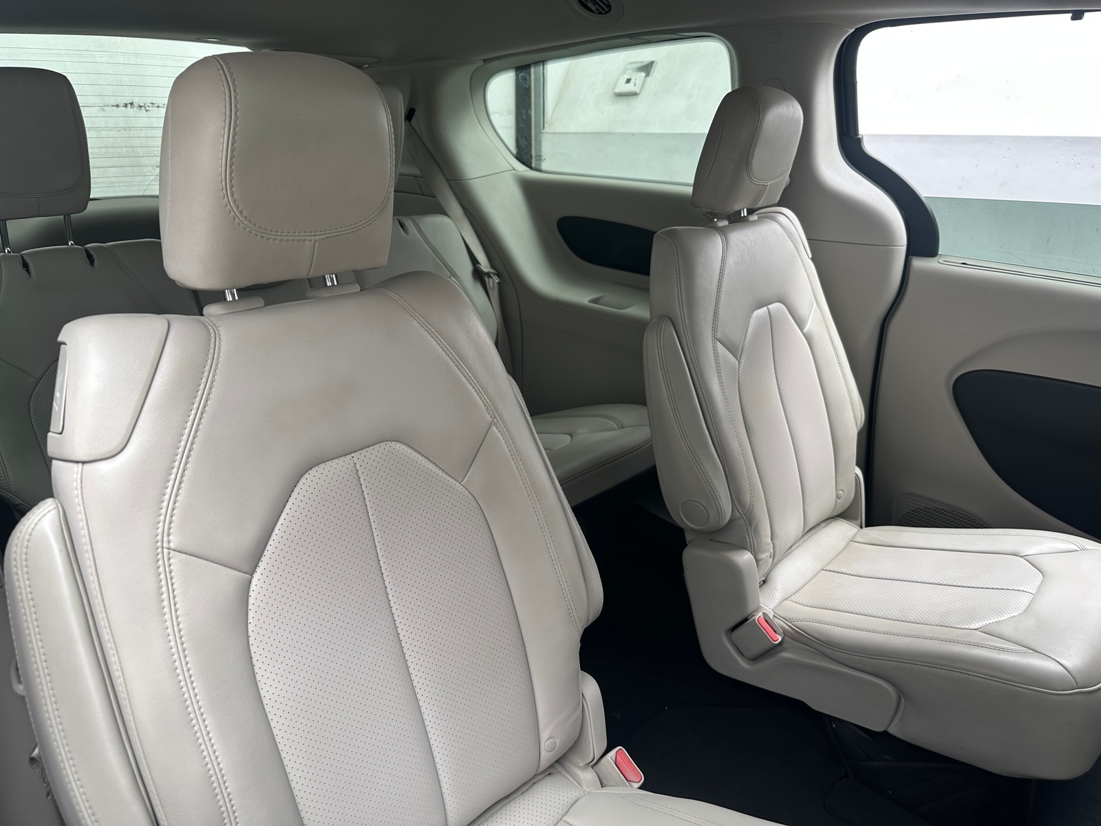 Thumbnail: 2021 Chrysler Voyager - 5
