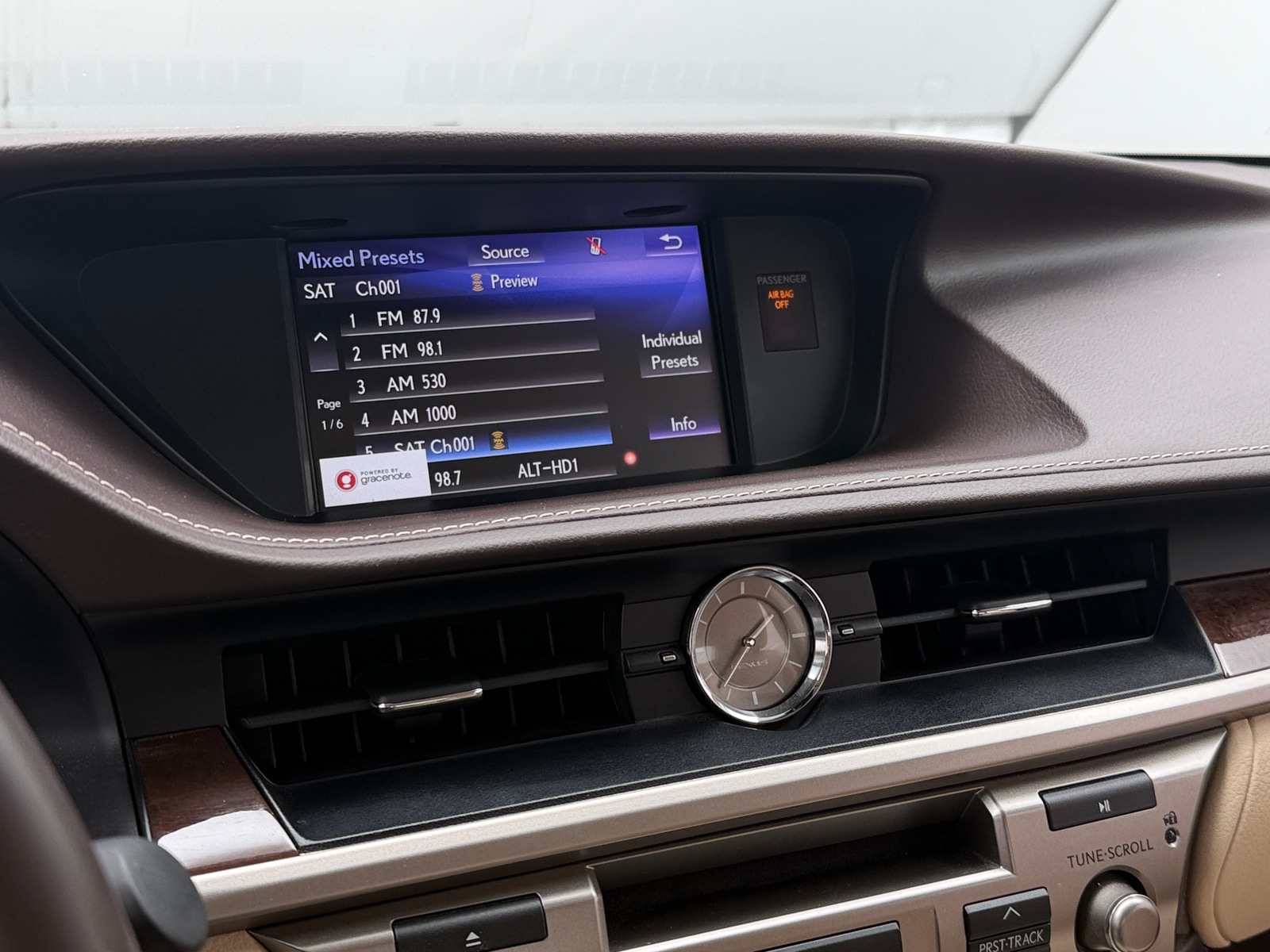 Thumbnail: 2018 Lexus ES - 4