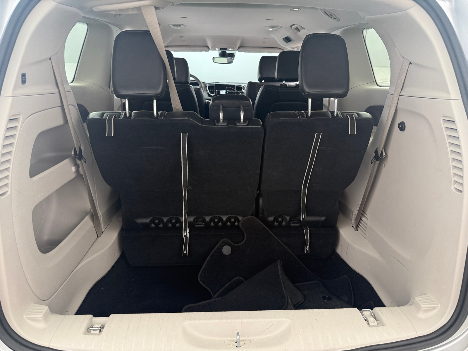 Thumbnail: 2024 Chrysler Pacifica - 6