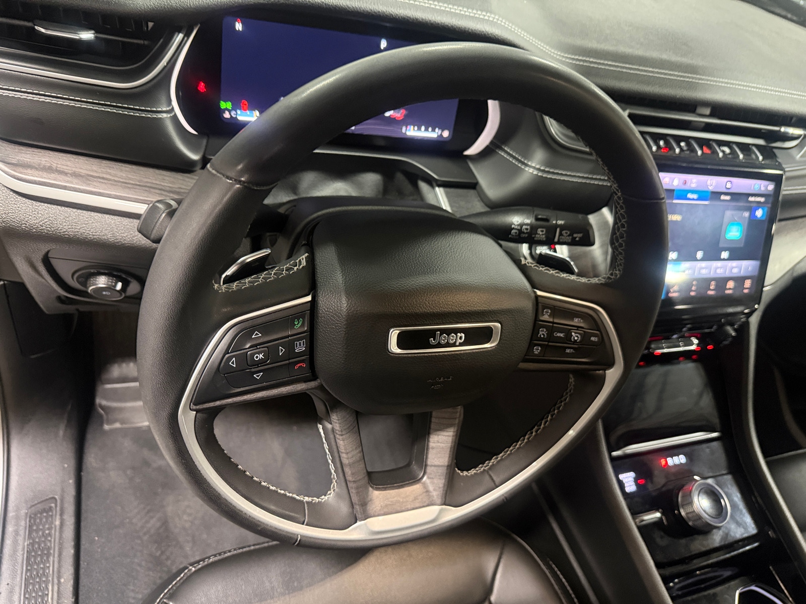 Thumbnail: 2023 Jeep Grand Cherokee L - 4