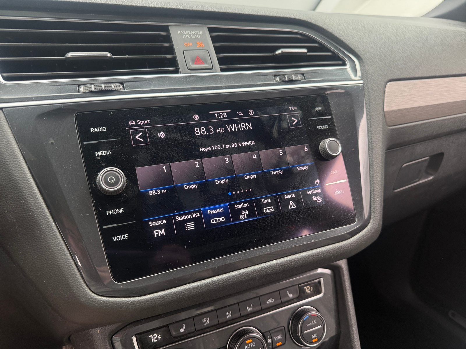 Thumbnail: 2021 Volkswagen Tiguan - 4