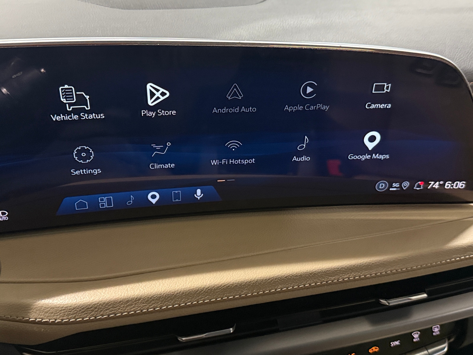 Thumbnail: 2025 Cadillac XT4 - 3