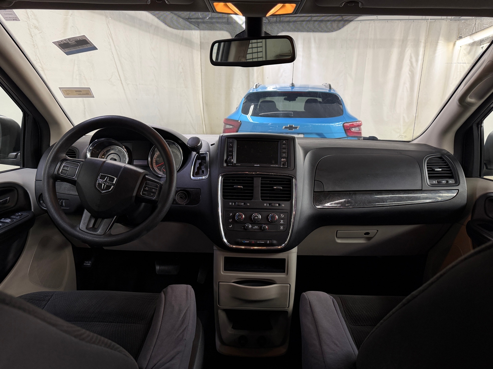 Thumbnail: 2019 Dodge Grand Caravan - 3