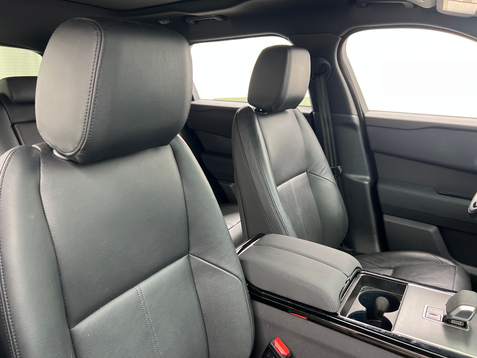 Thumbnail: 2025 Land Rover Range Rover Velar - 2