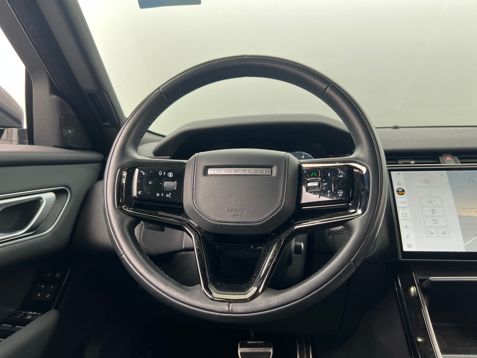 Thumbnail: 2025 Land Rover Range Rover Velar - 5