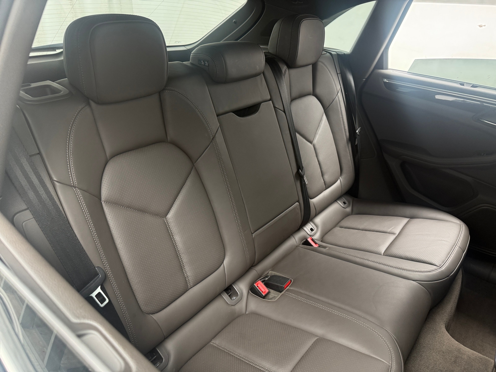 Thumbnail: 2016 Porsche Macan - 5