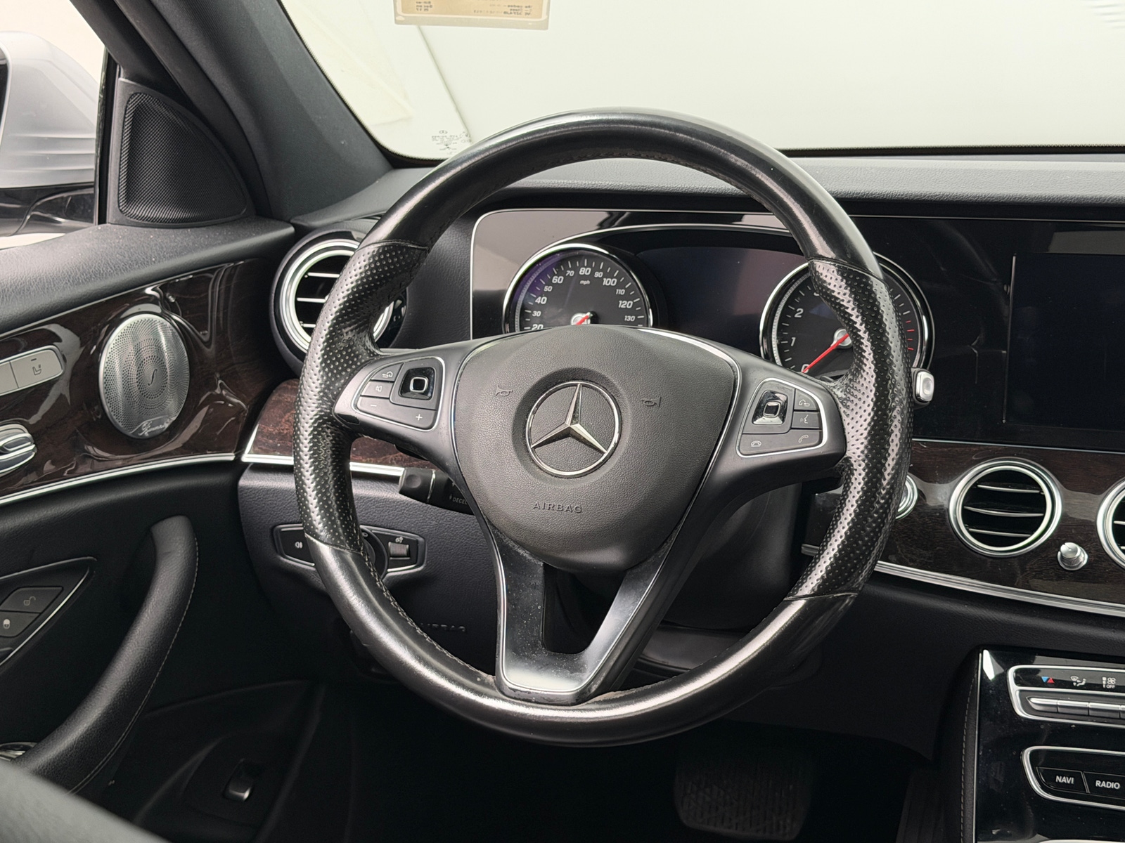 Thumbnail: 2017 Mercedes-Benz E-Class - 4