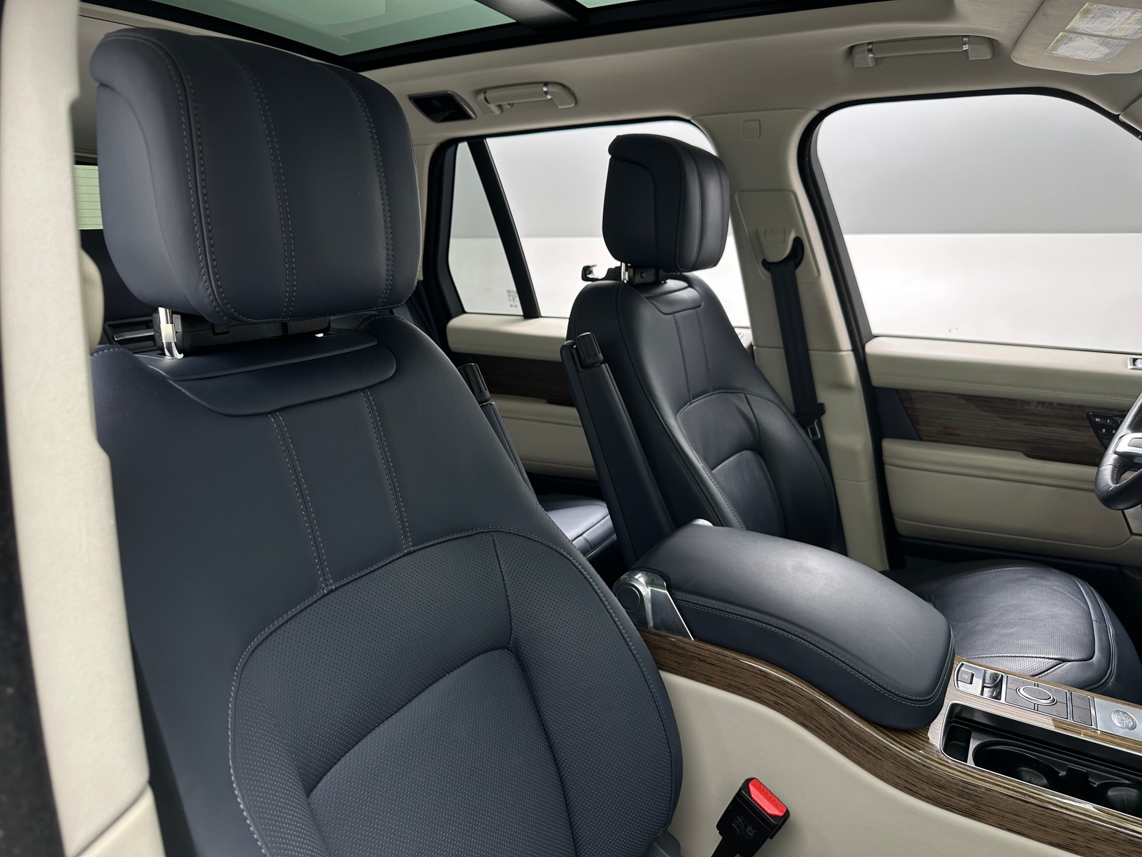 Thumbnail: 2019 Land Rover Range Rover - 2