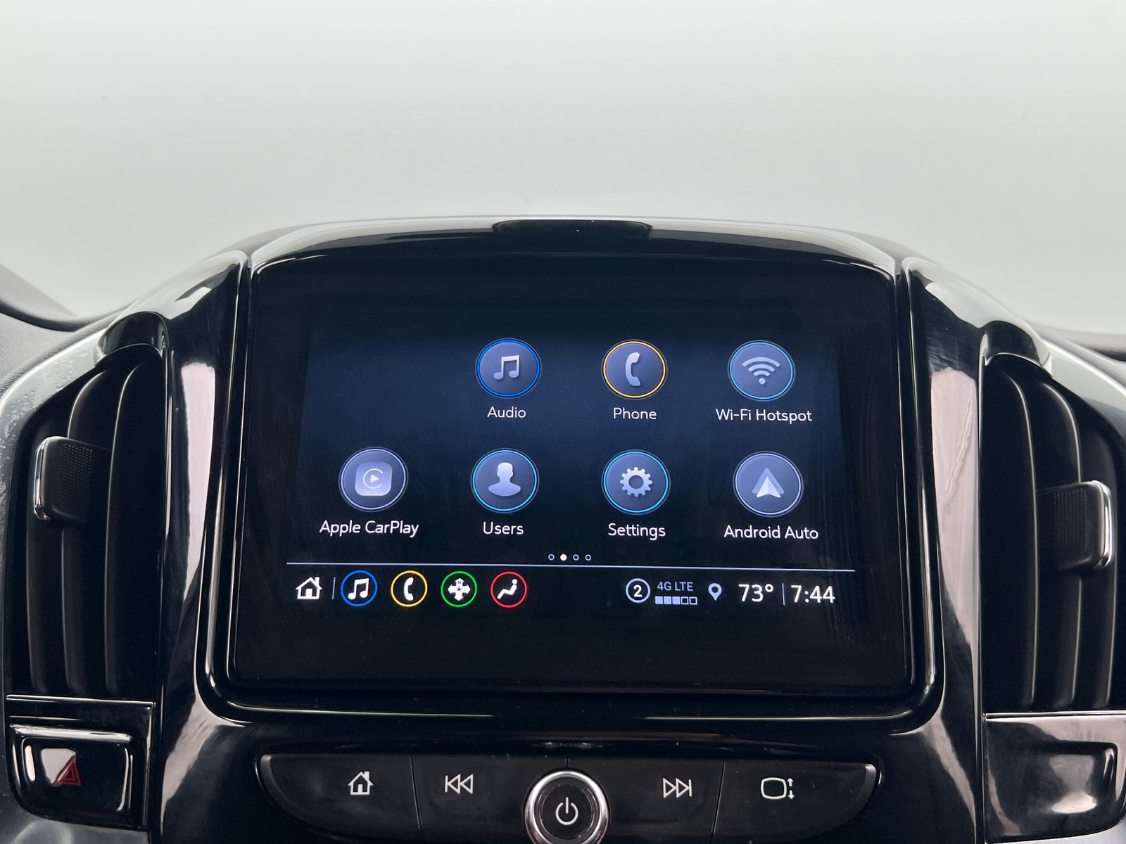 Thumbnail: 2022 Chevrolet Traverse - 4