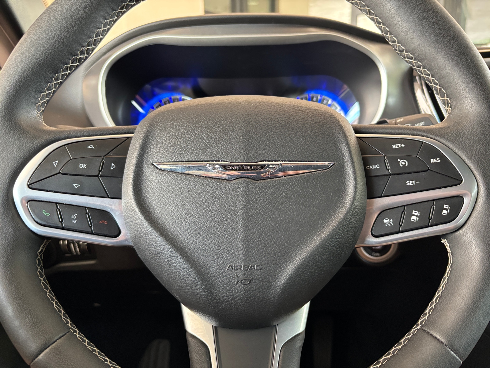 Thumbnail: 2025 Chrysler Pacifica - 4