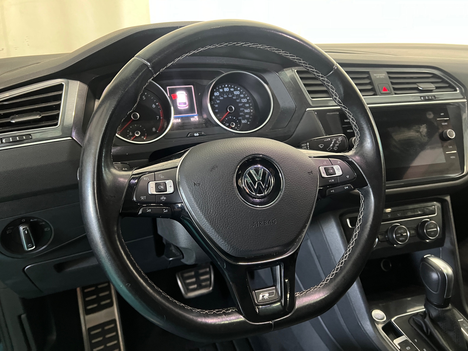 Thumbnail: 2020 Volkswagen Tiguan - 4