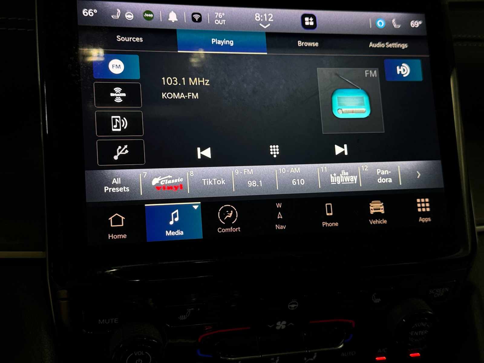 Thumbnail: 2022 Jeep Grand Cherokee L - 3