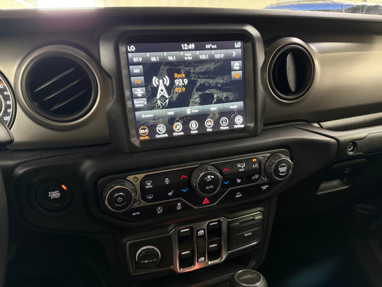 Thumbnail: 2021 Jeep Gladiator - 4