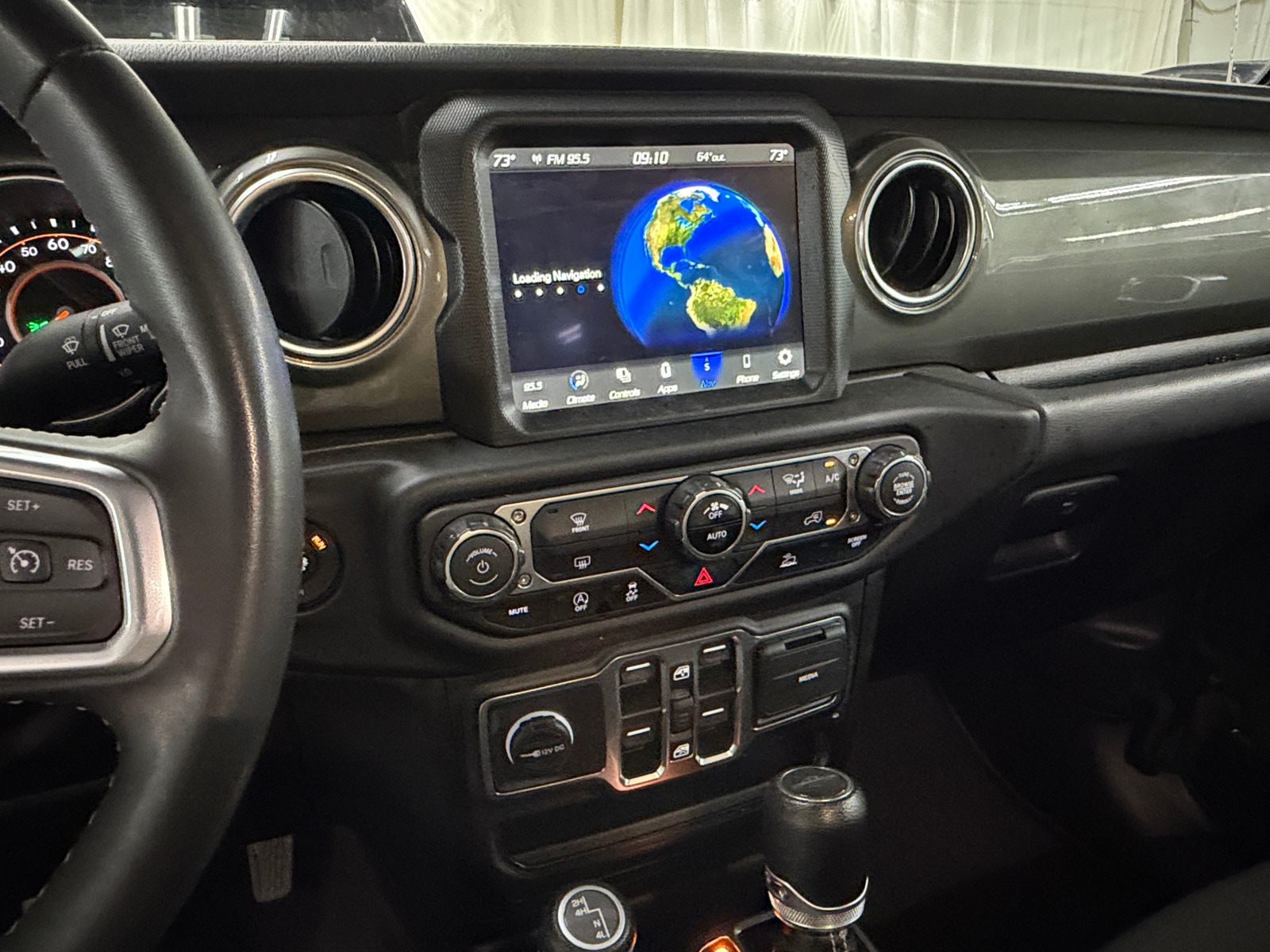 Thumbnail: 2023 Jeep Gladiator - 4