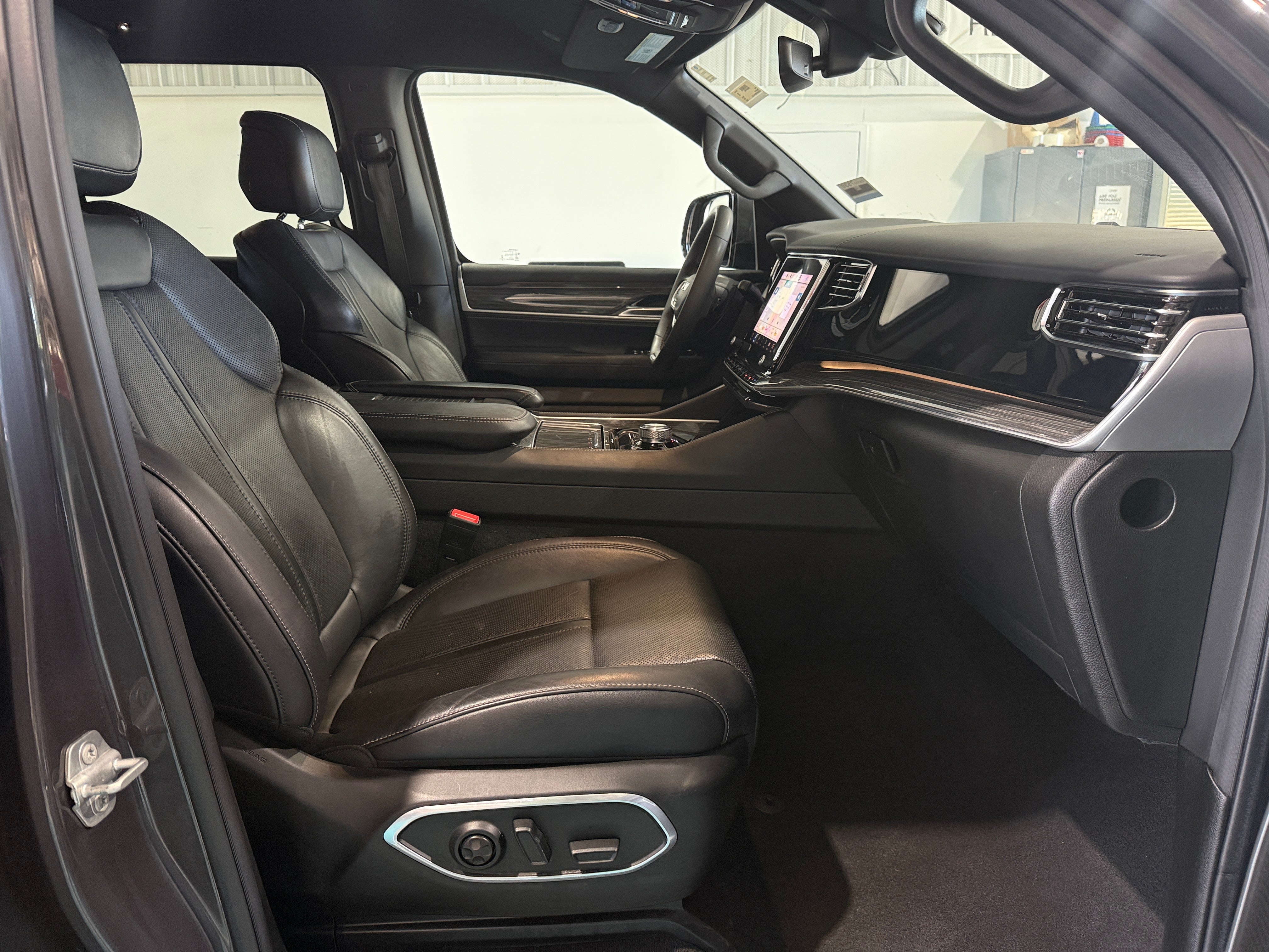 2022 Jeep Wagoneer