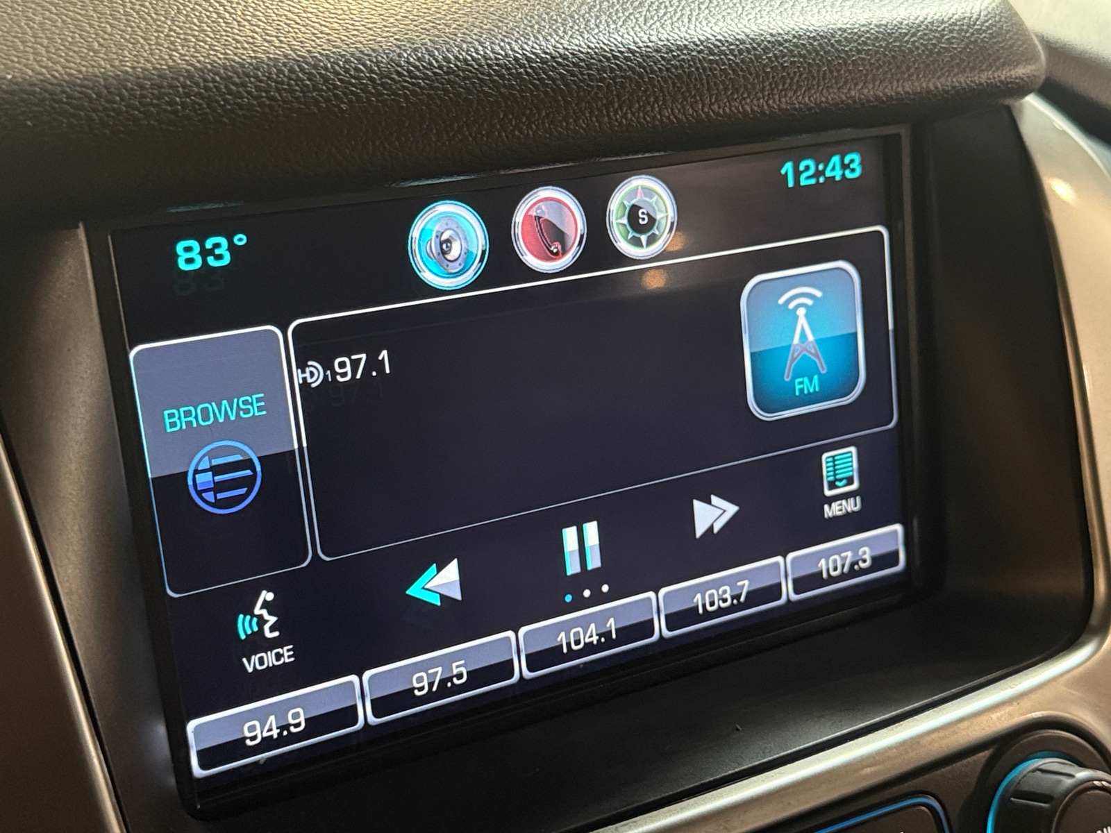 Thumbnail: 2015 Chevrolet Tahoe - 3