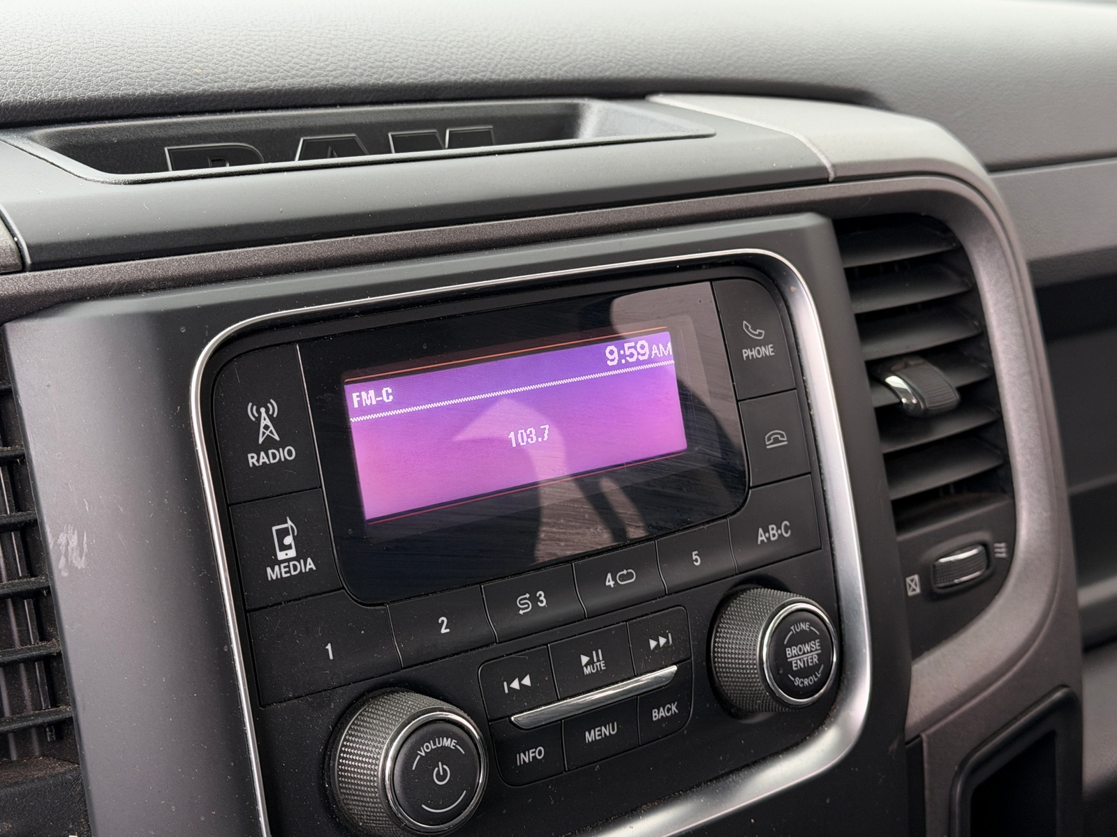 Thumbnail: 2020 RAM 1500 Classic - 4
