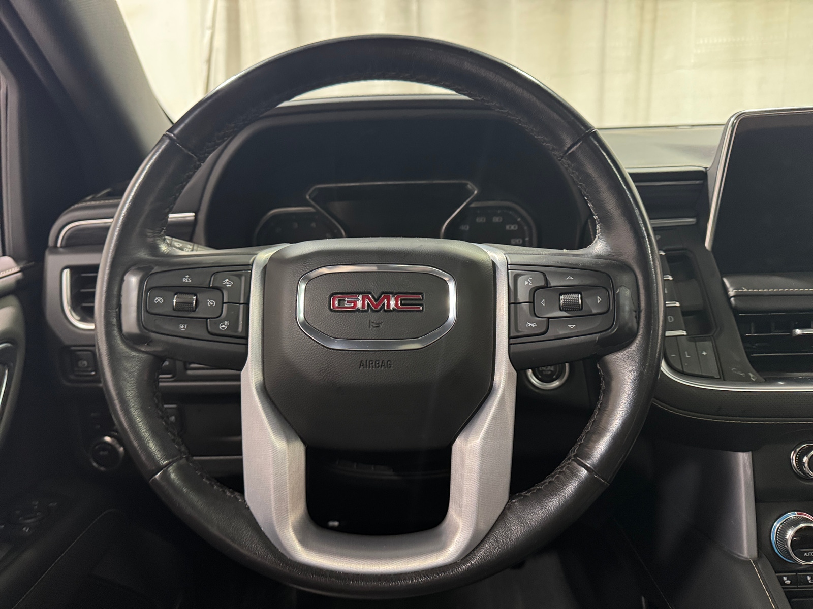 Thumbnail: 2021 GMC Yukon XL - 4