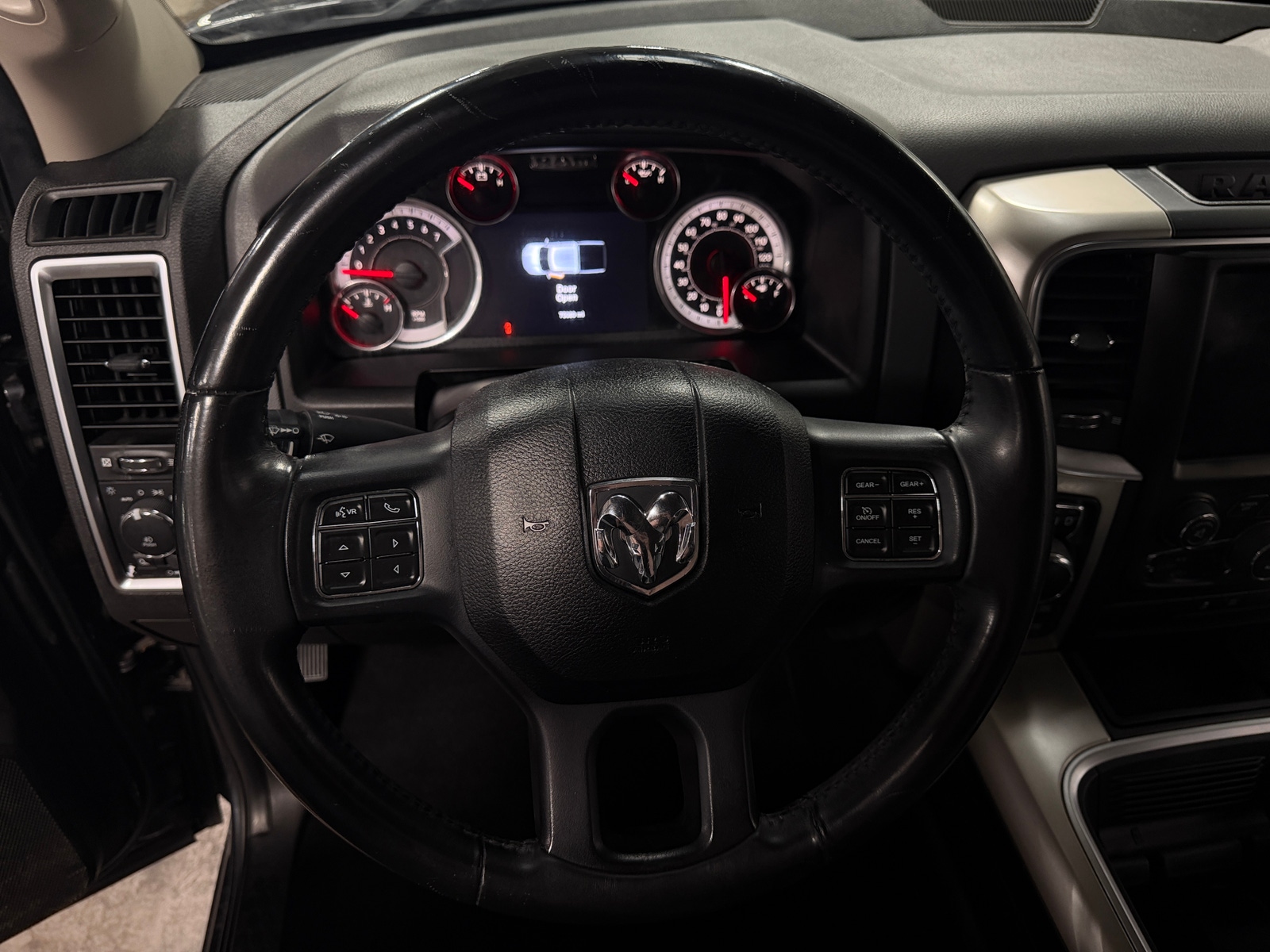 Thumbnail: 2019 RAM 1500 Classic - 5