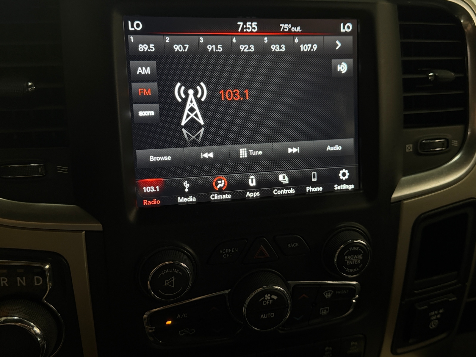 Thumbnail: 2019 RAM 1500 Classic - 4