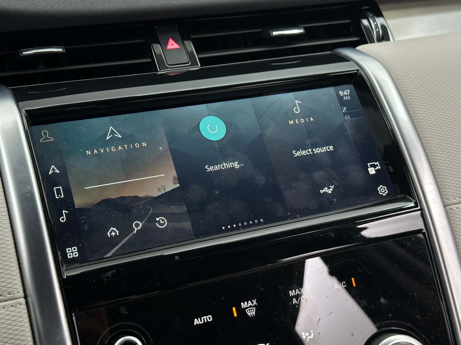 Thumbnail: 2023 Land Rover Discovery Sport - 3