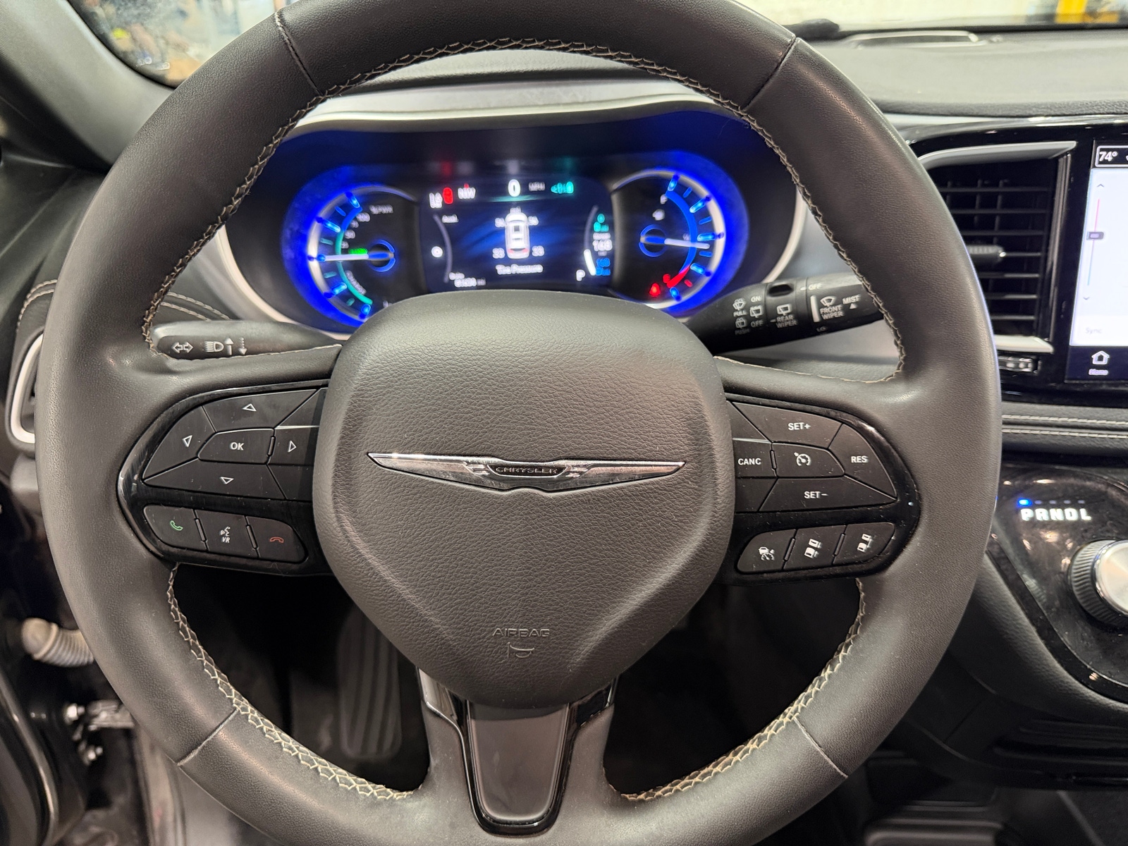 Thumbnail: 2022 Chrysler Pacifica - 4