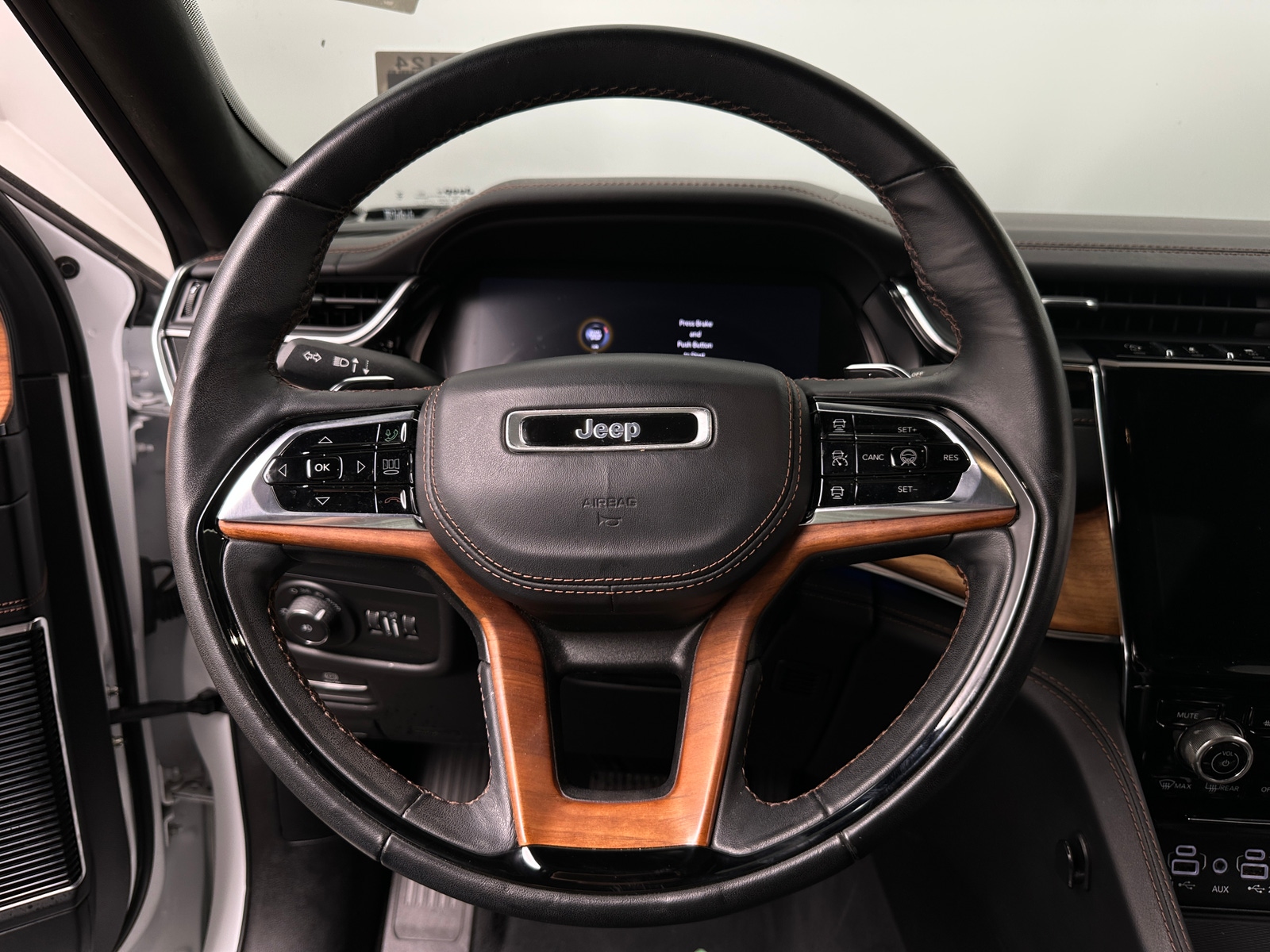 Thumbnail: 2023 Jeep Grand Cherokee L - 4