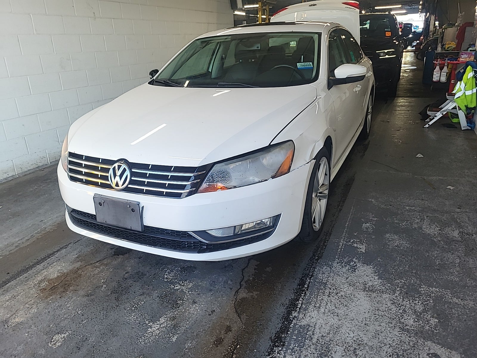 2013 Volkswagen Passat SE W/Sunroof