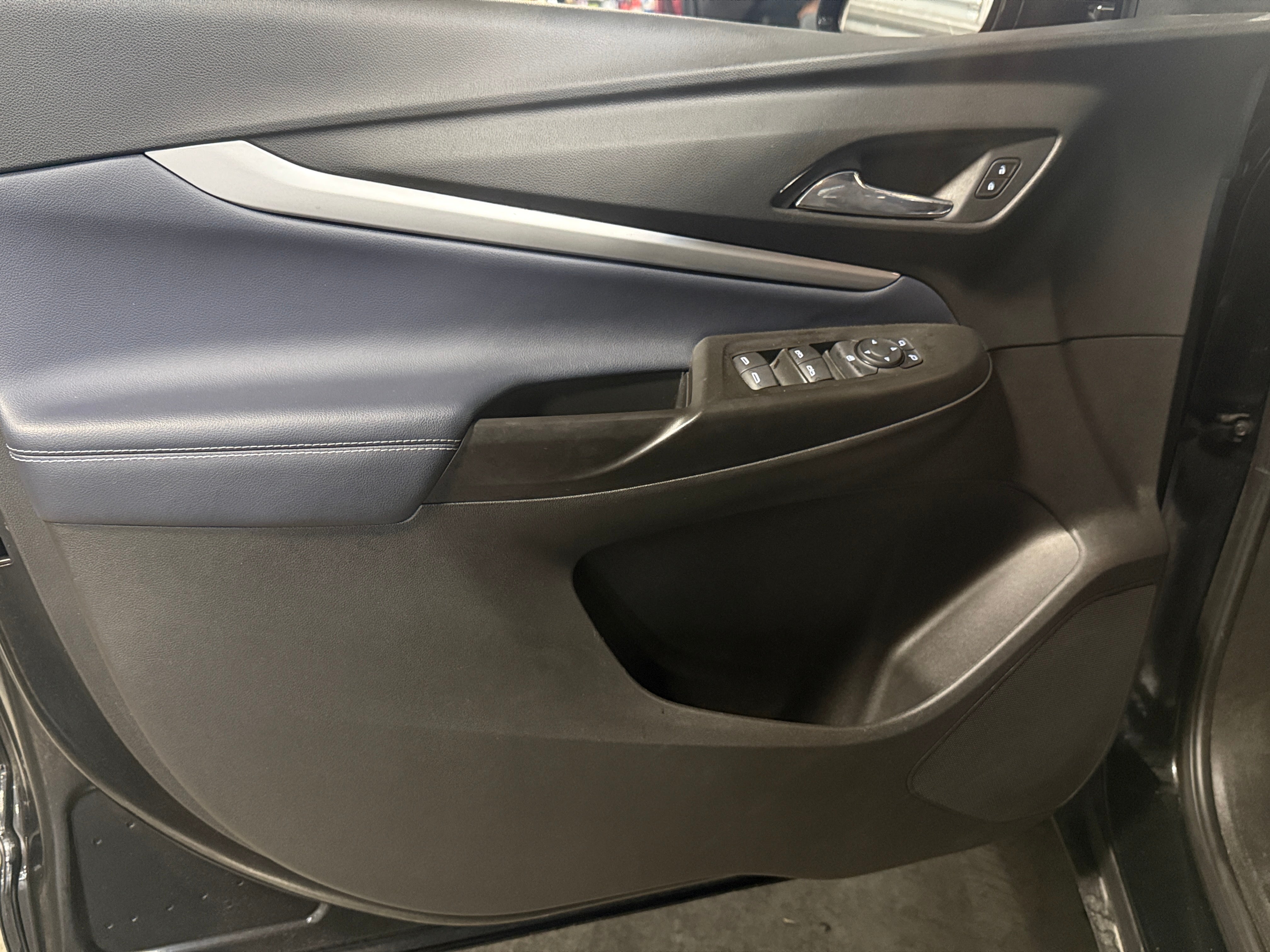 Used 2022 Chevrolet Bolt EUV LT with VIN 1G1FY6S04N4102977 for sale in Oak Creek, WI