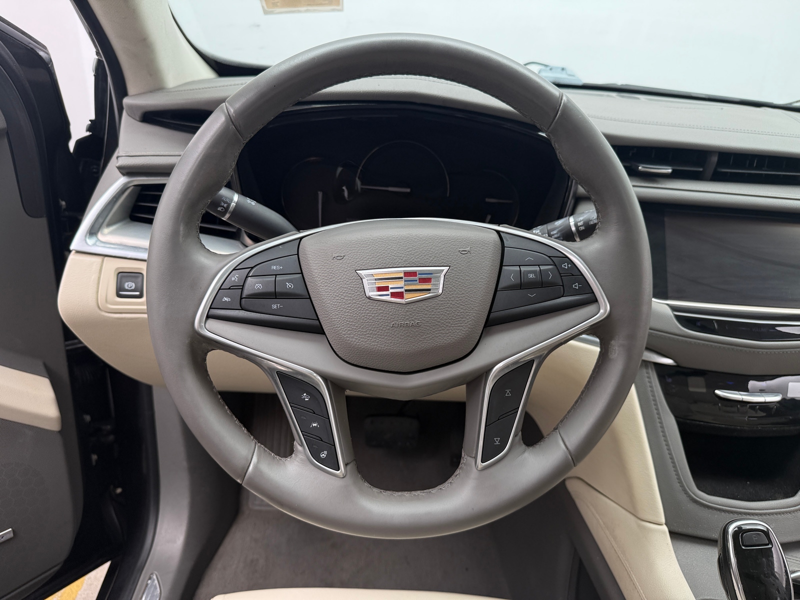 Thumbnail: 2017 Cadillac XT5 - 4