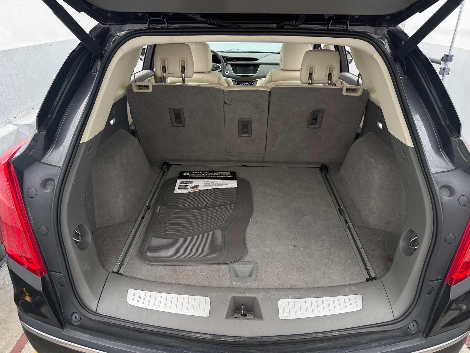 Thumbnail: 2017 Cadillac XT5 - 6