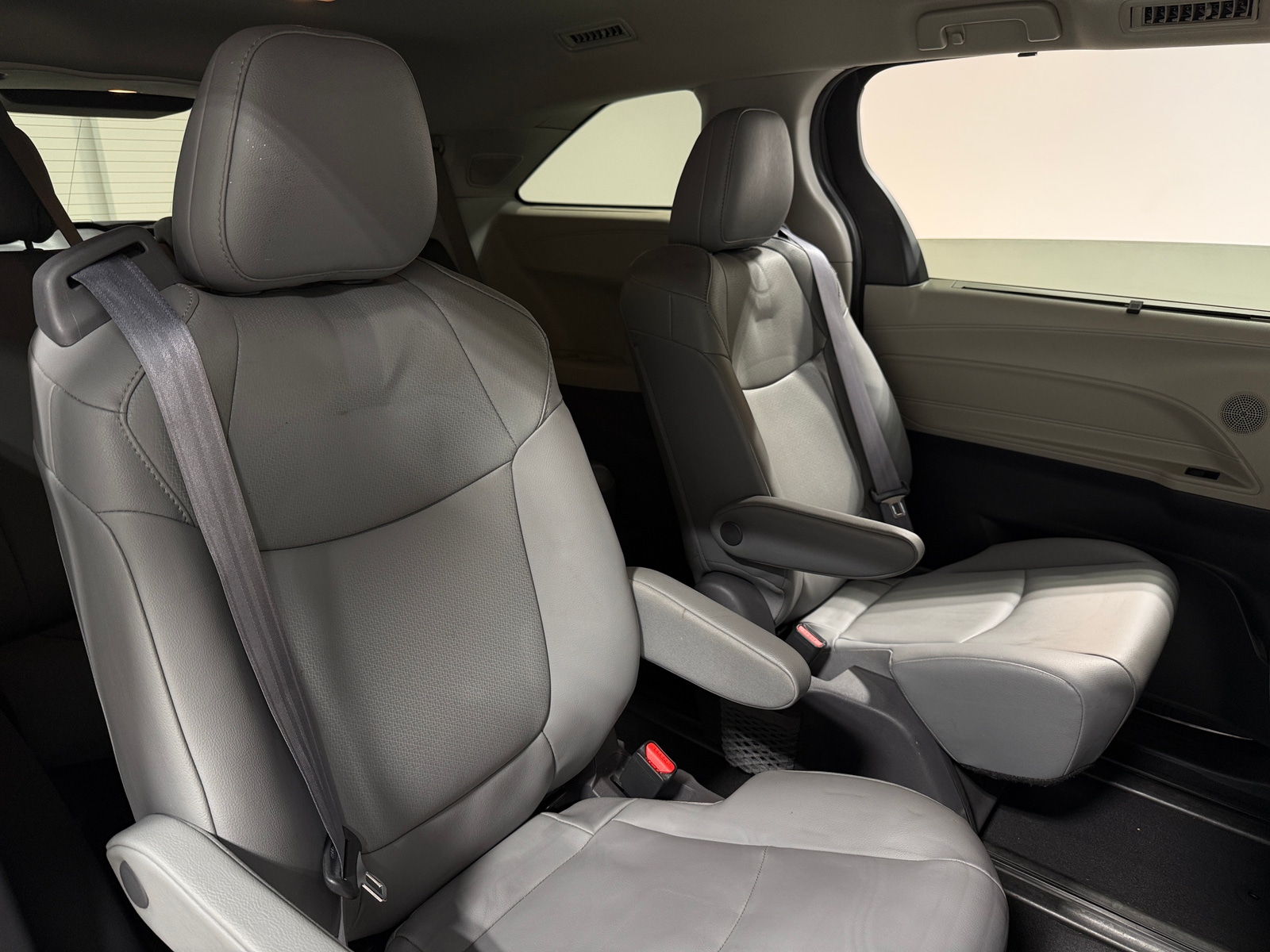Thumbnail: 2021 Toyota Sienna - 5