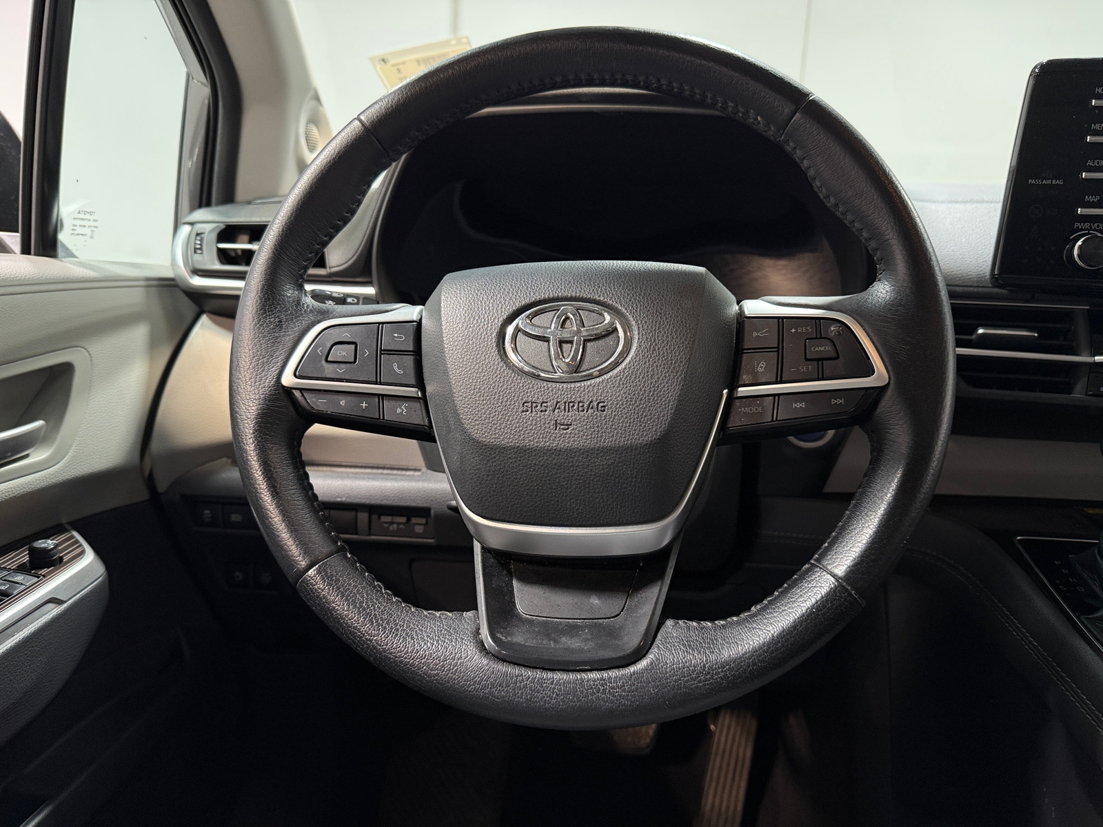 Thumbnail: 2021 Toyota Sienna - 4