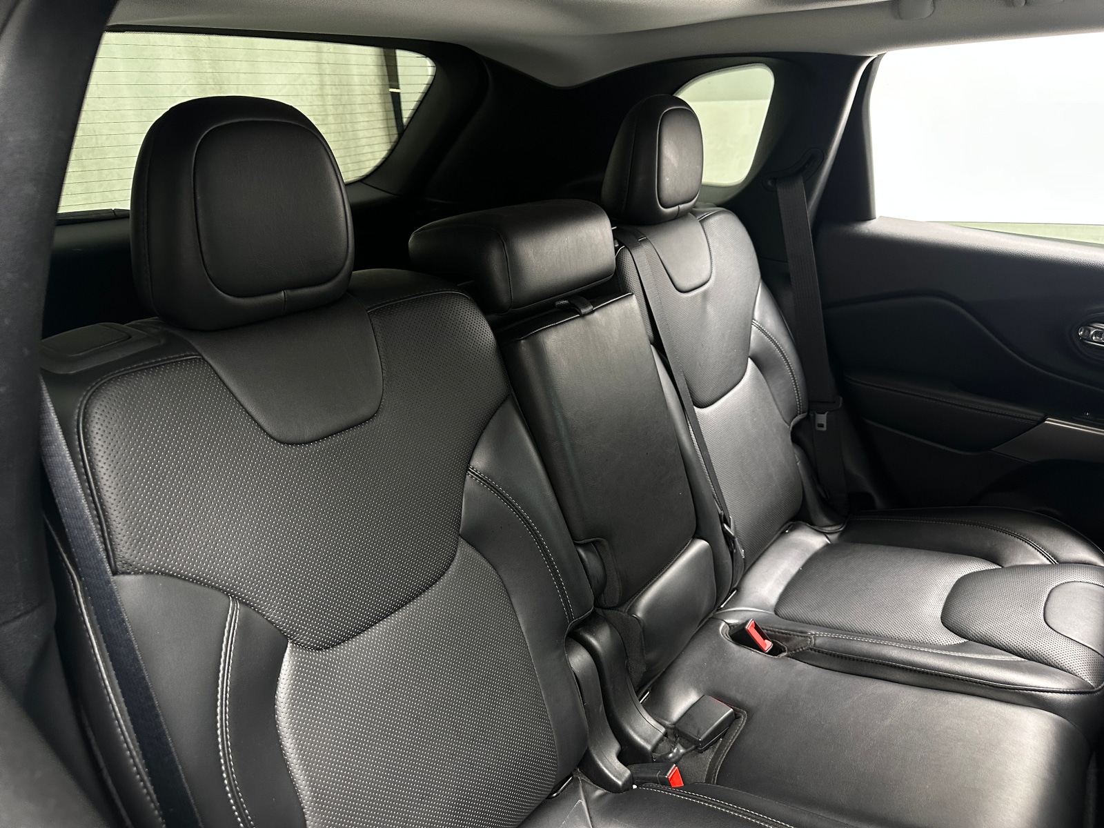 Thumbnail: 2020 Jeep Cherokee - 5