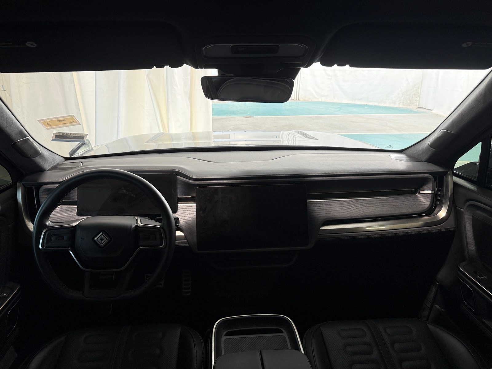 Thumbnail: 2024 Rivian R1S - 2