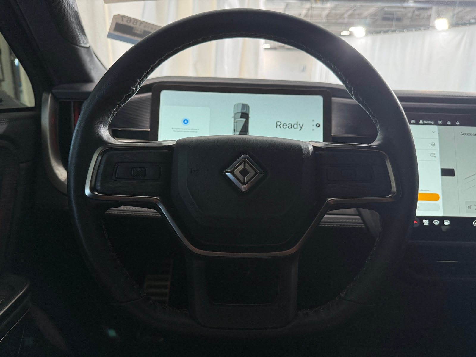 Thumbnail: 2024 Rivian R1S - 4