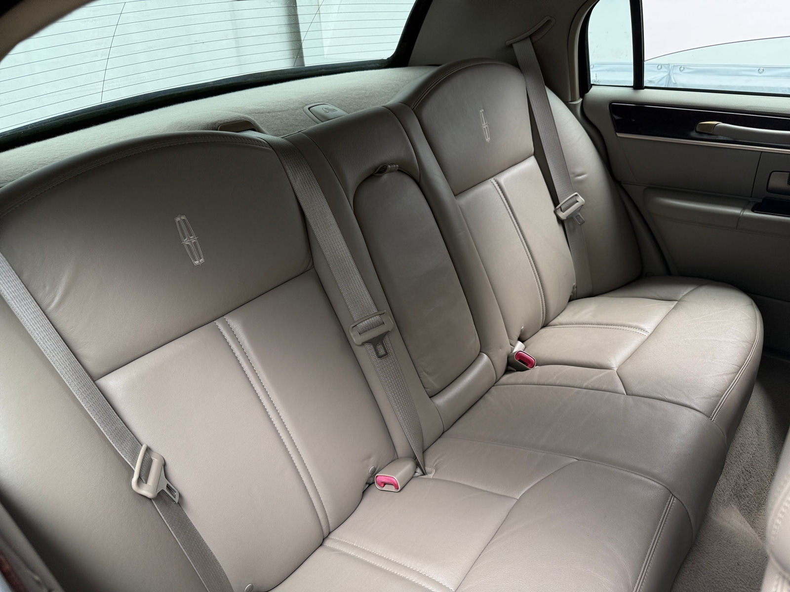 Thumbnail: 2011 Lincoln Town Car - 5
