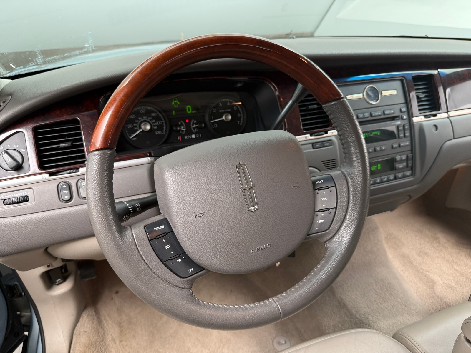 Thumbnail: 2011 Lincoln Town Car - 4