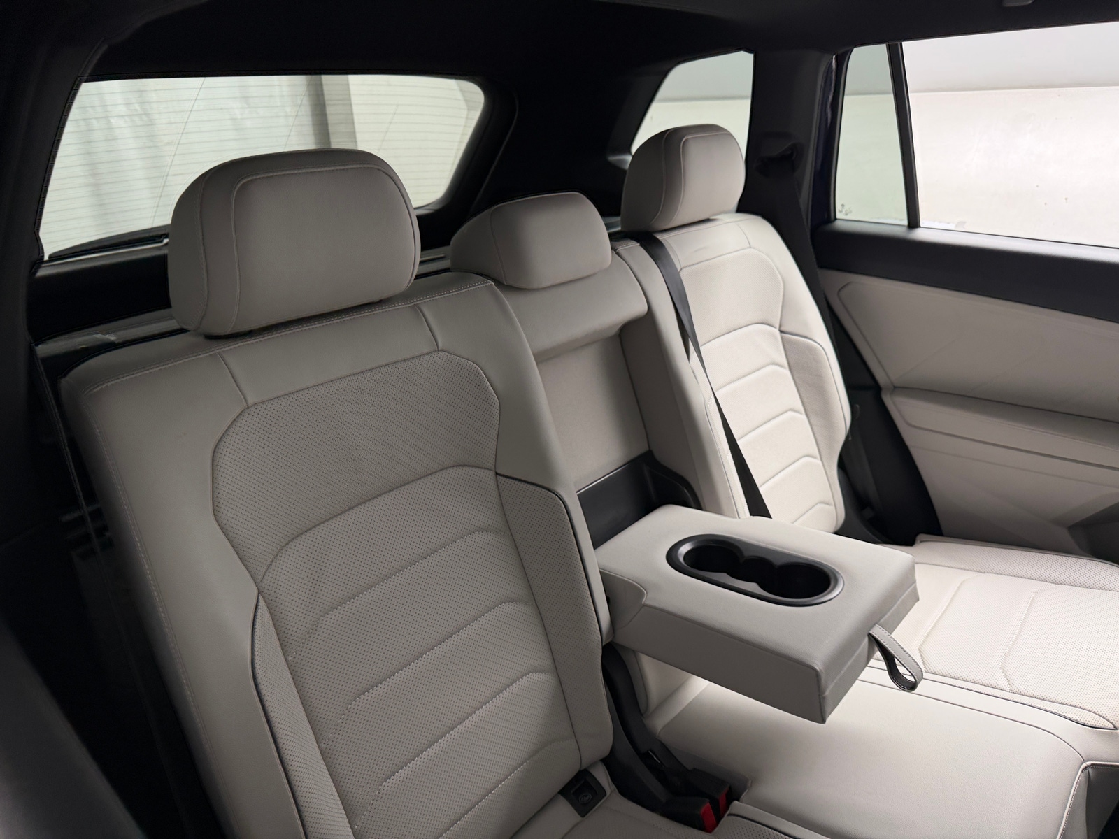 Thumbnail: 2022 Volkswagen Tiguan - 5