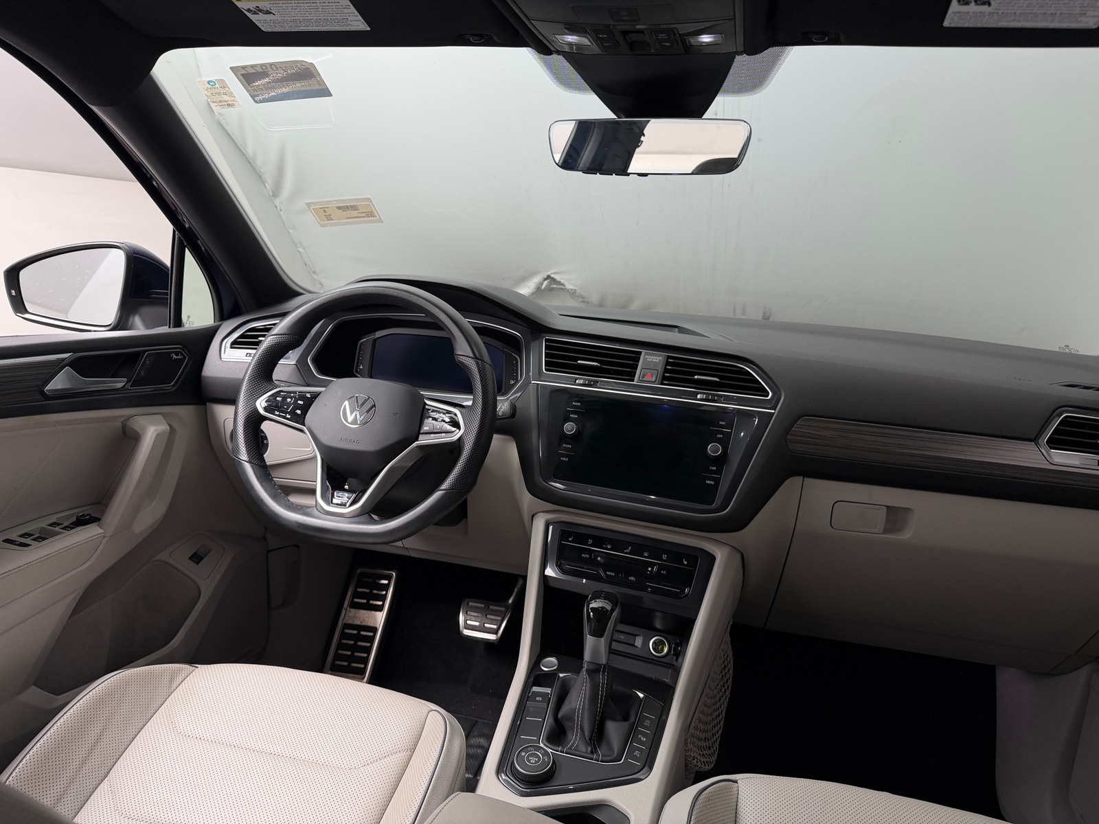 Thumbnail: 2022 Volkswagen Tiguan - 2